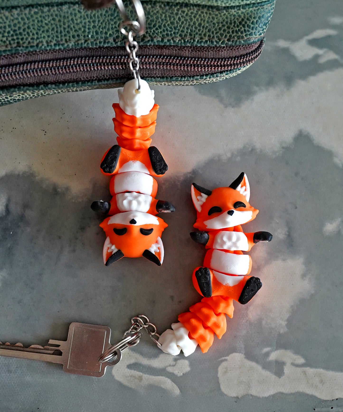 Flexi Fox Magnetic Keychain – 3D Printed Fidget Toy, Cute Collectible Keychain