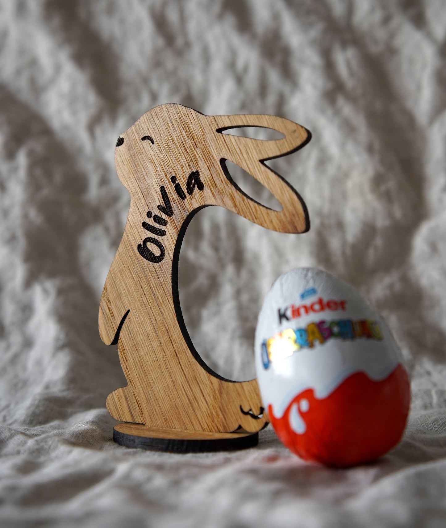 Ostergeschenk Kinder, Hase mit Ü-Ei, Überraschungsei personalisiert, Ostergeschenk Halter Geschenk Holzhase Osterkorb Überraschungsei