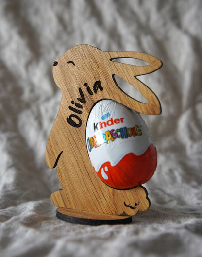 Ostergeschenk Kinder, Hase mit Ü-Ei, Überraschungsei personalisiert, Ostergeschenk Halter Geschenk Holzhase Osterkorb Überraschungsei