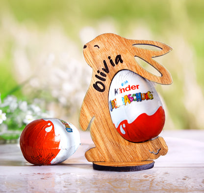 Ostergeschenk Kinder, Hase mit Ü-Ei, Überraschungsei personalisiert, Ostergeschenk Halter Geschenk Holzhase Osterkorb Überraschungsei