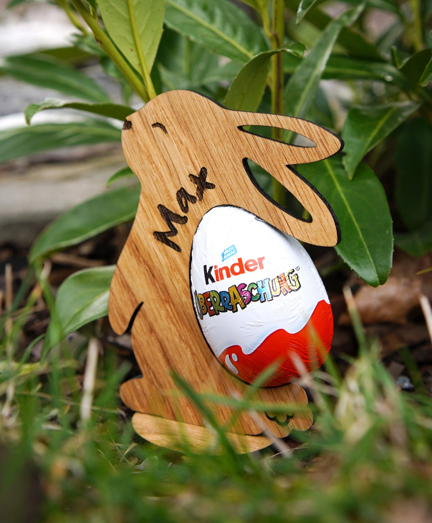 Ostergeschenk Kinder, Hase mit Ü-Ei, Überraschungsei personalisiert, Ostergeschenk Halter Geschenk Holzhase Osterkorb Überraschungsei