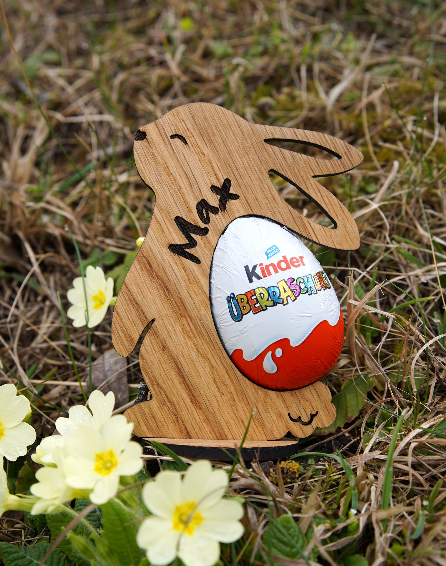 Ostergeschenk Kinder, Hase mit Ü-Ei, Überraschungsei personalisiert, Ostergeschenk Halter Geschenk Holzhase Osterkorb Überraschungsei